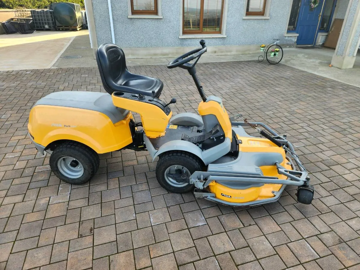 Stiga 520L Outfront Mower - Image 1