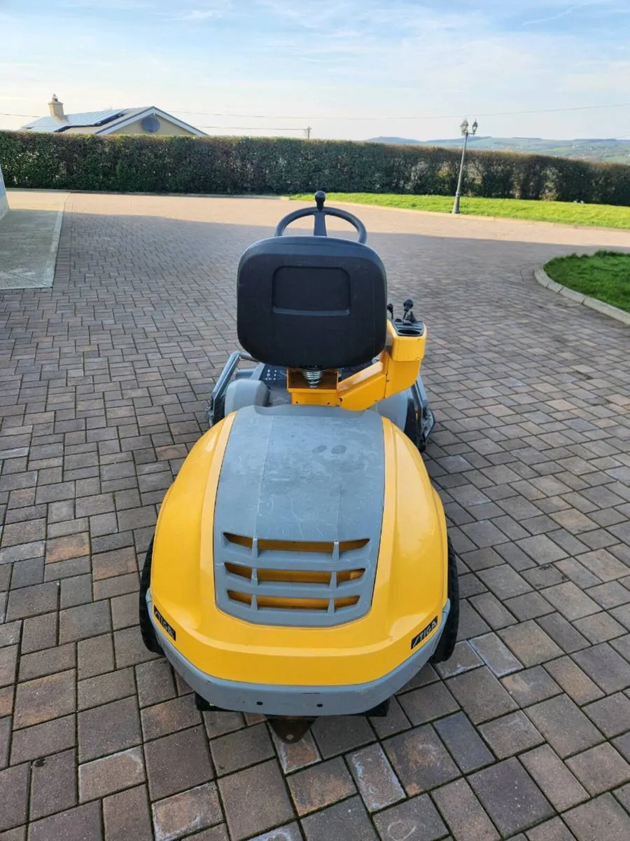 Stiga 520L Outfront Mower - Image 3
