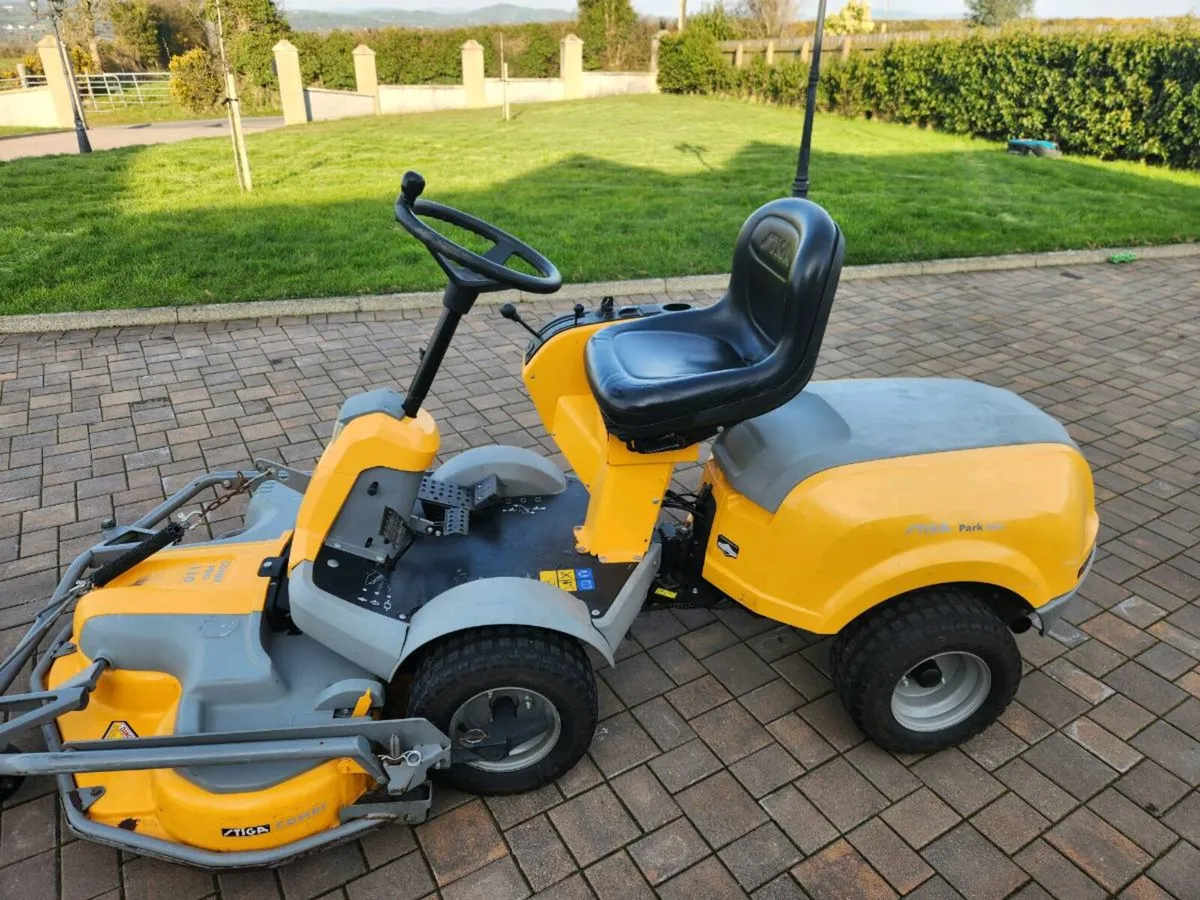 Stiga 520L Outfront Mower - Image 4