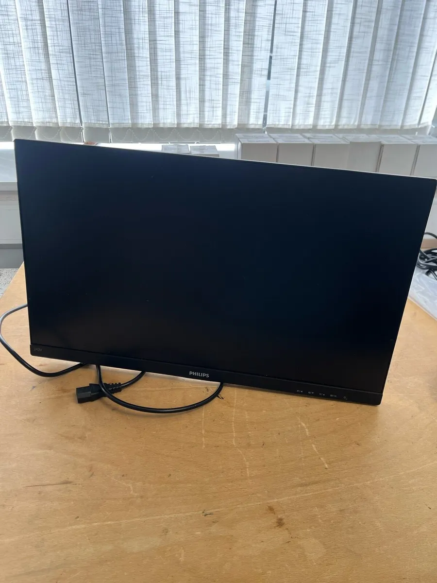 24 inch Philips Monitor 243V7QDAB/00 Wall Mounted - Image 1