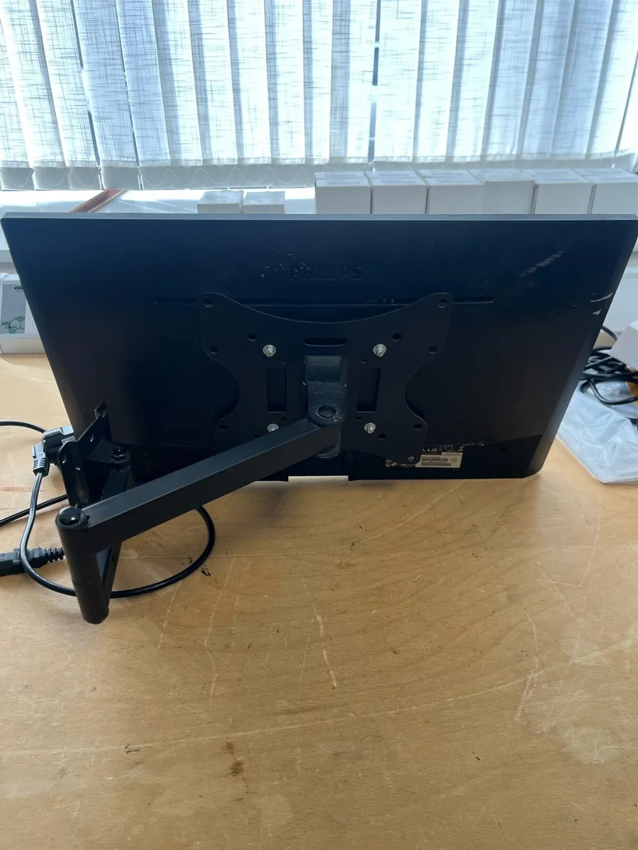 24 inch Philips Monitor 243V7QDAB/00 Wall Mounted - Image 3