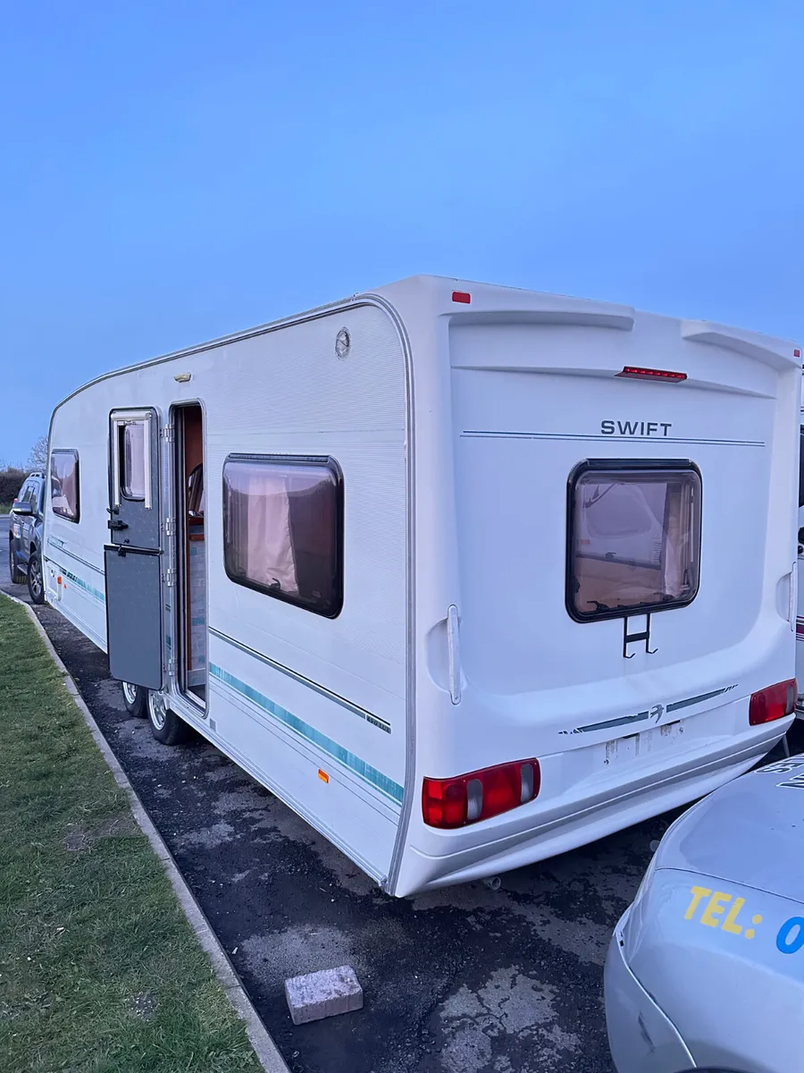 ✨BARGAIN SWIFT CONQUEROR 4 BERTH FIXED BED✨ - Image 2