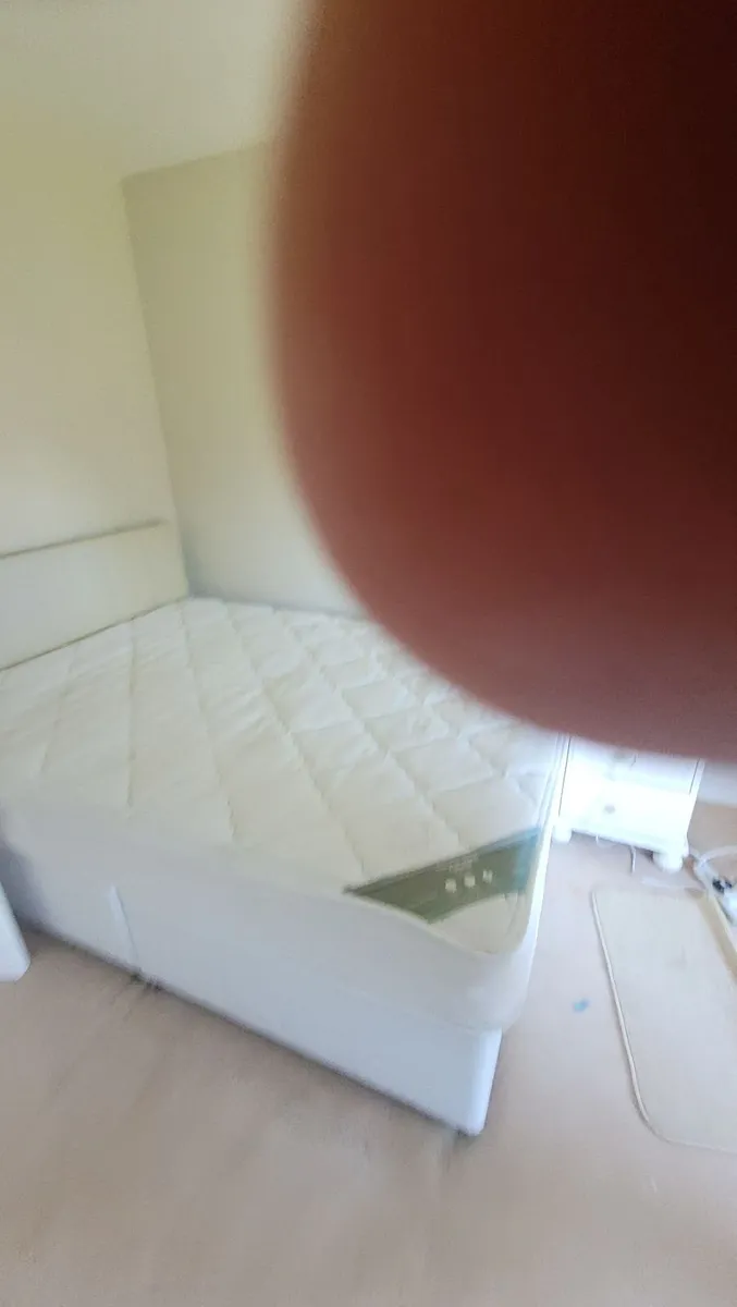 Beds and mattresses - Image 2