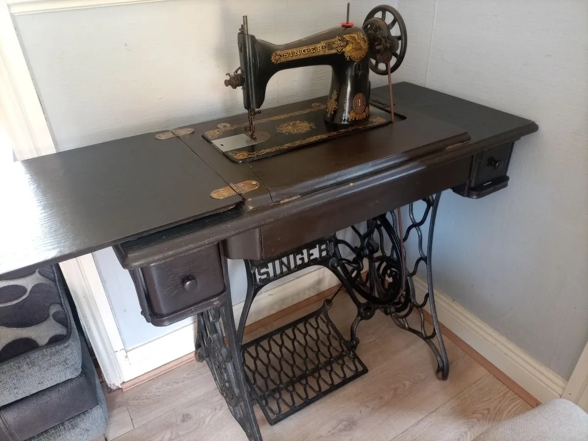 Sewing machine - Image 1