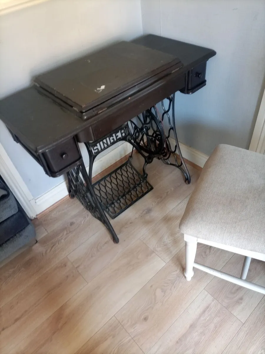 Sewing machine - Image 2