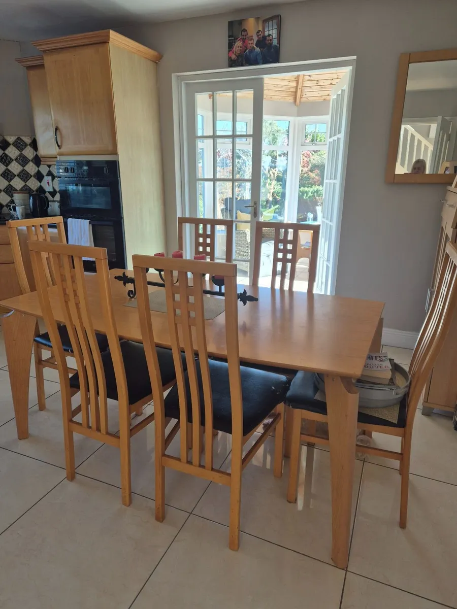 Table and 6 chairs - Image 2