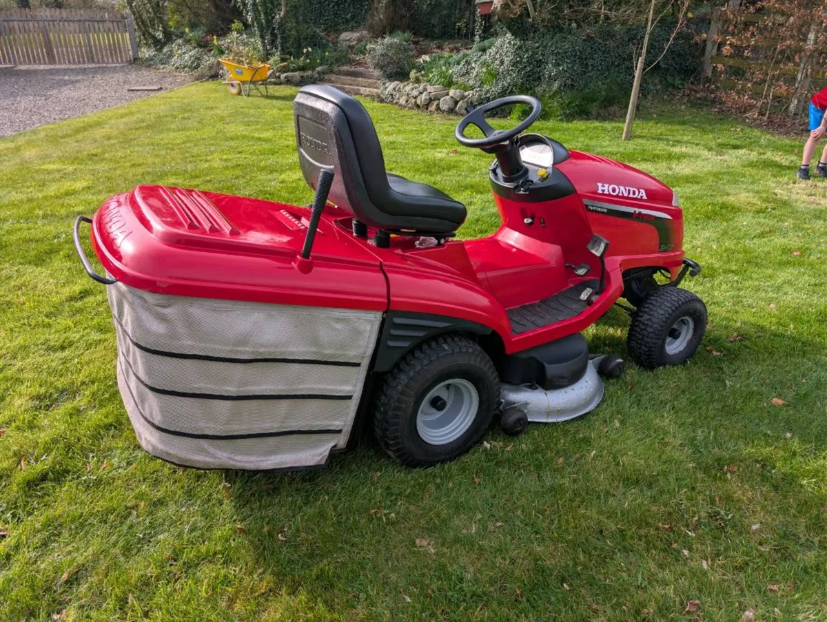 Honda 2417 lawnmower - Image 1