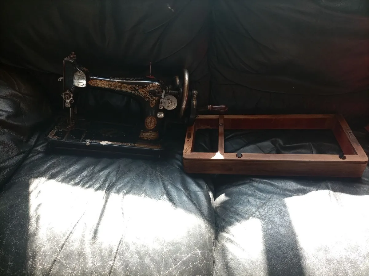 Sewing machine - Image 1