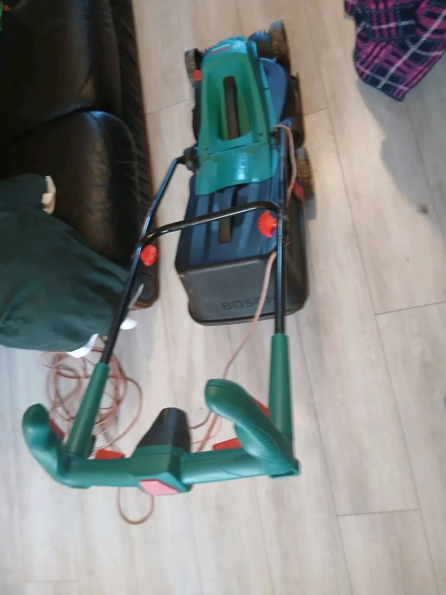 Bosch Electric Lawnmower - Image 4