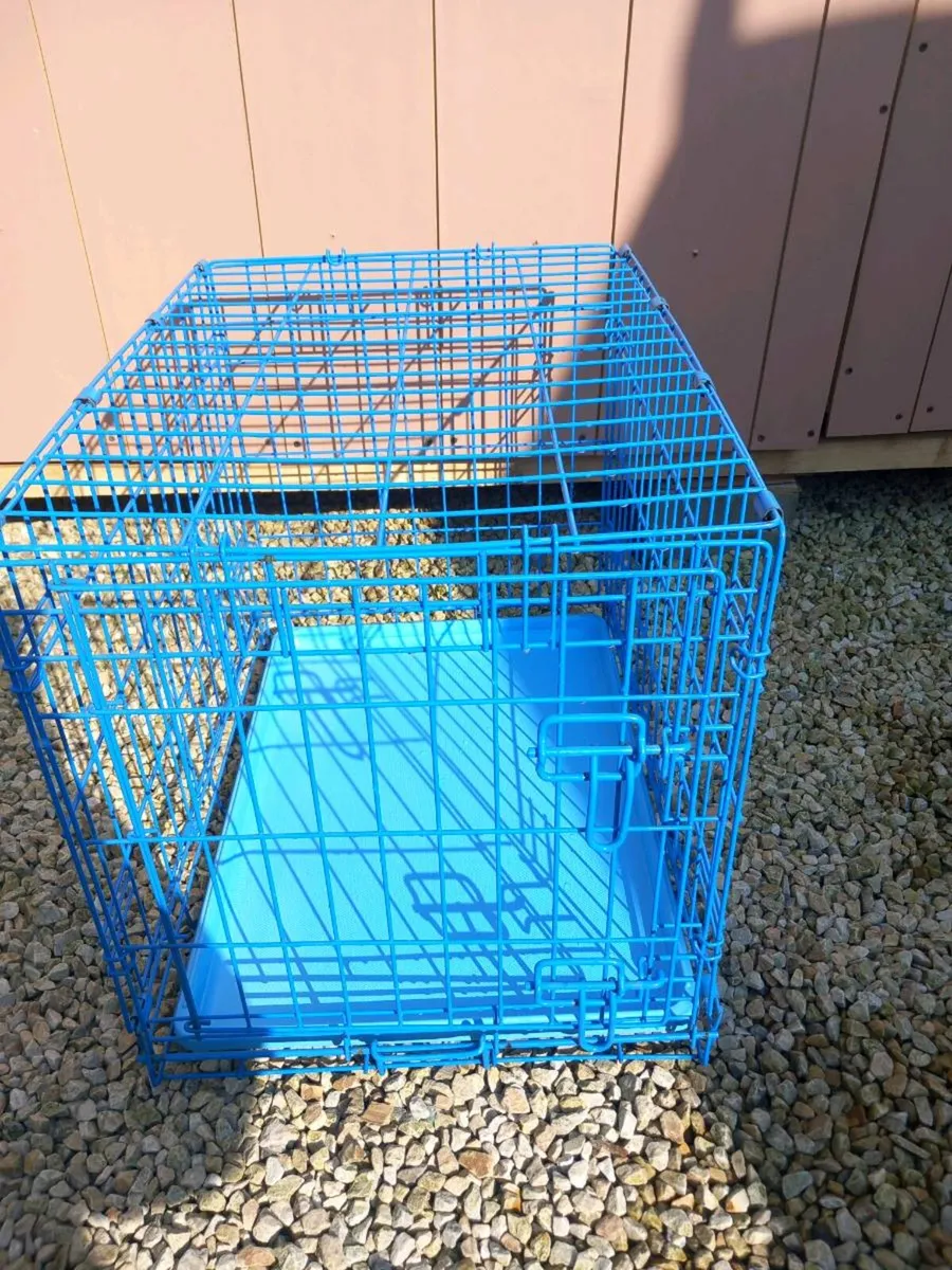 Small dog travel crate - Image 1