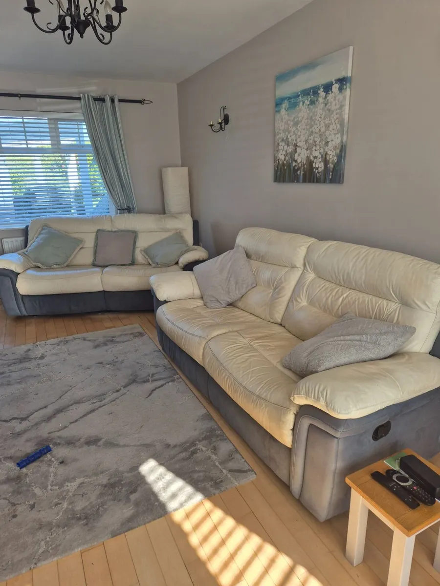 White leather reclining sofas - Image 1