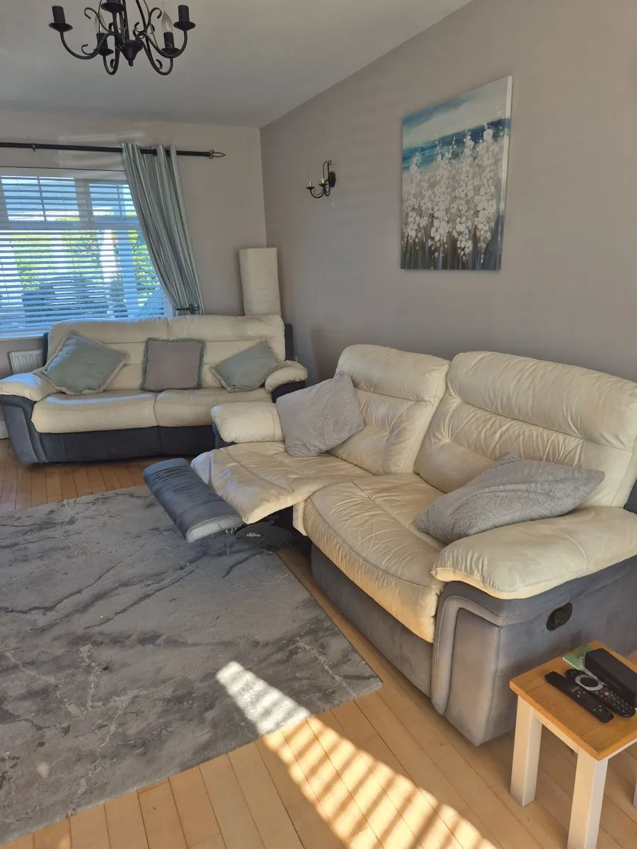 White leather reclining sofas - Image 2