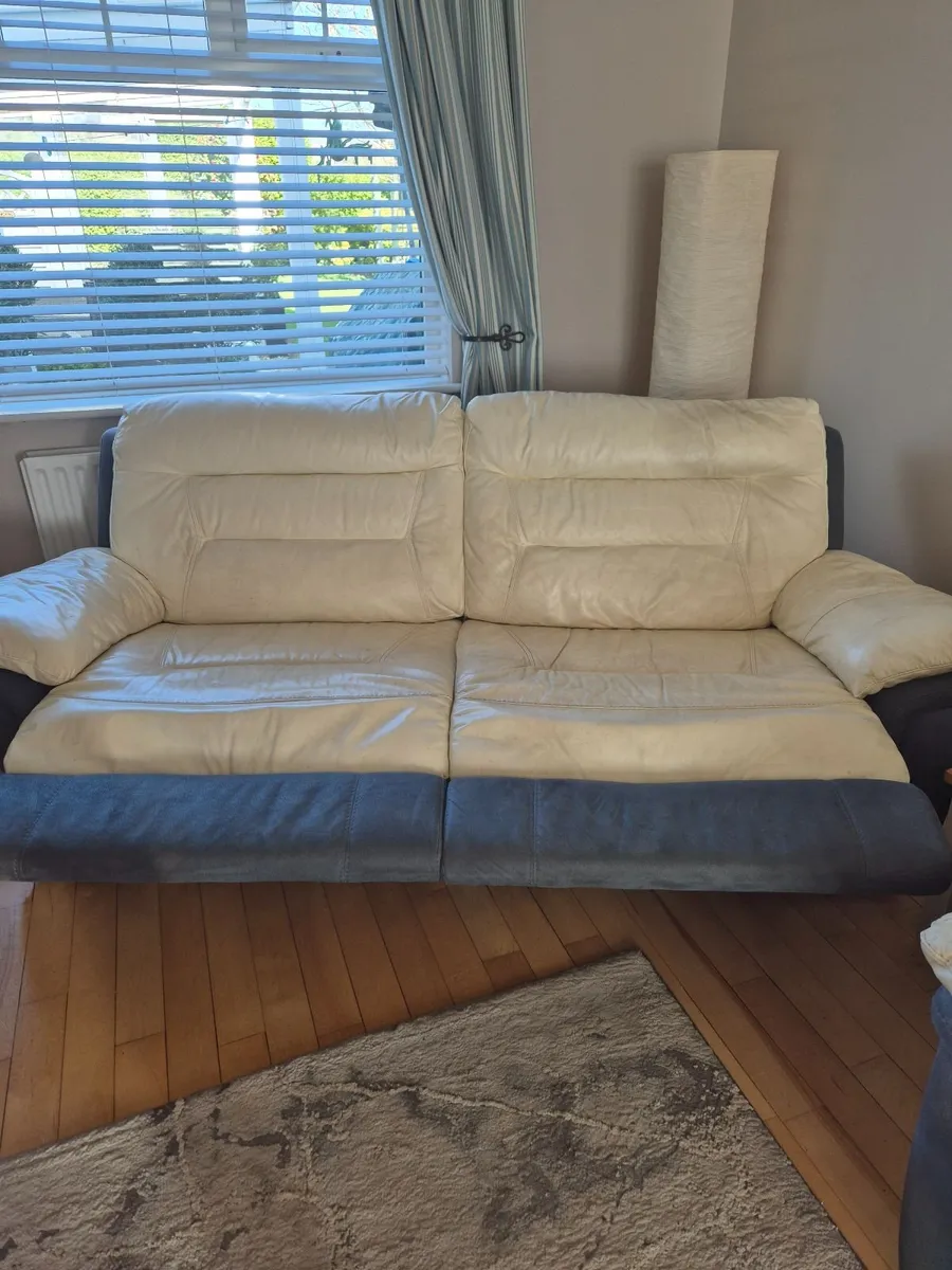 White leather reclining sofas - Image 3