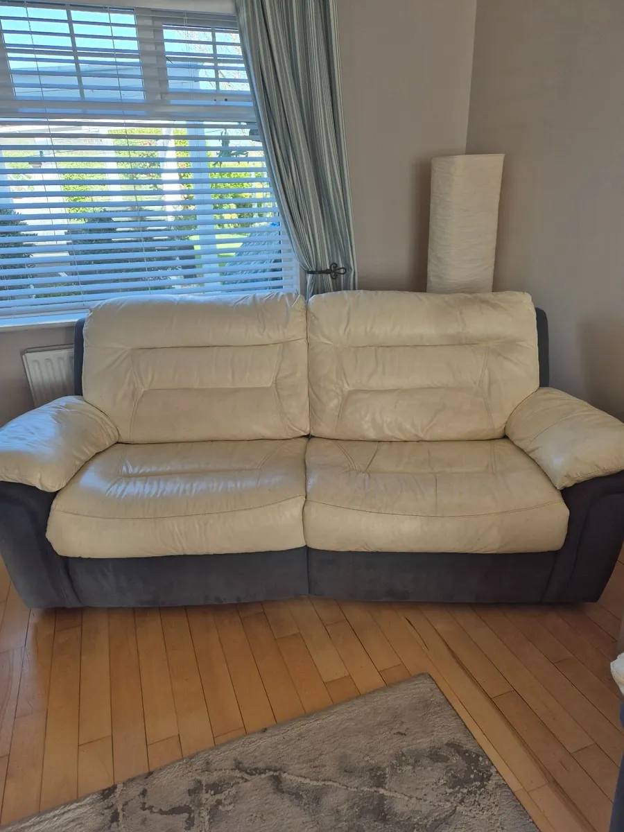 White leather reclining sofas - Image 4