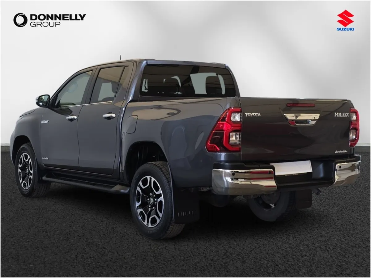 Toyota Hilux Diesel Invincible - Image 2
