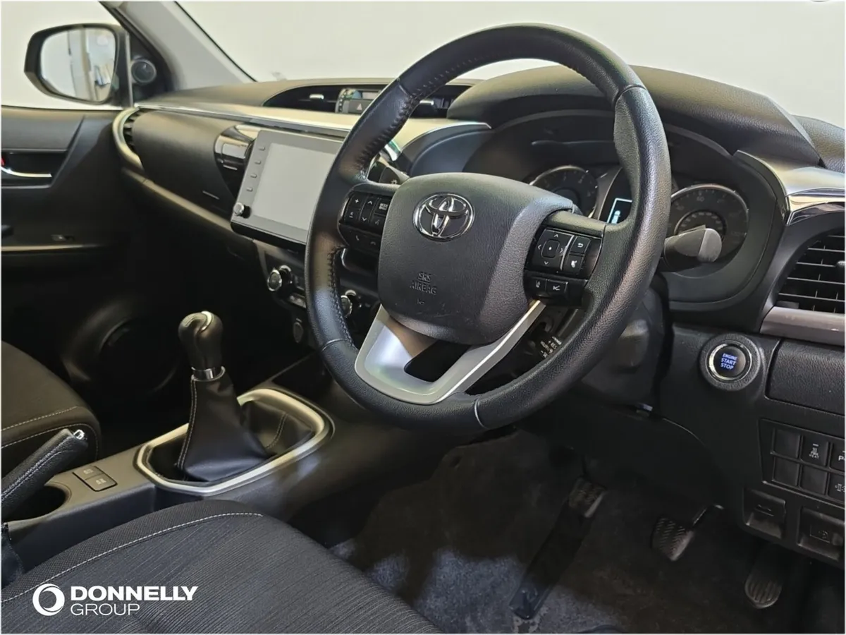 Toyota Hilux Diesel Invincible - Image 4