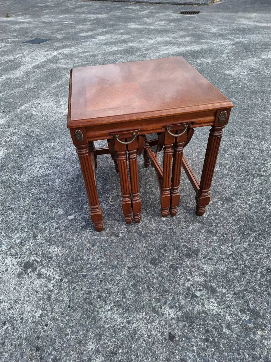 A beautiful and very unusual nest of tables - Image 1