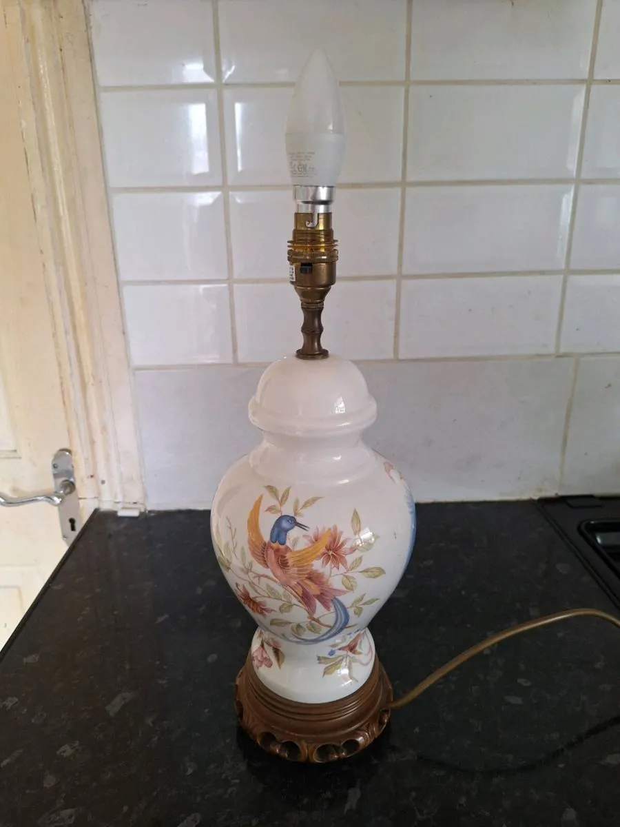 Beautiful ceramic table lamp - Image 1