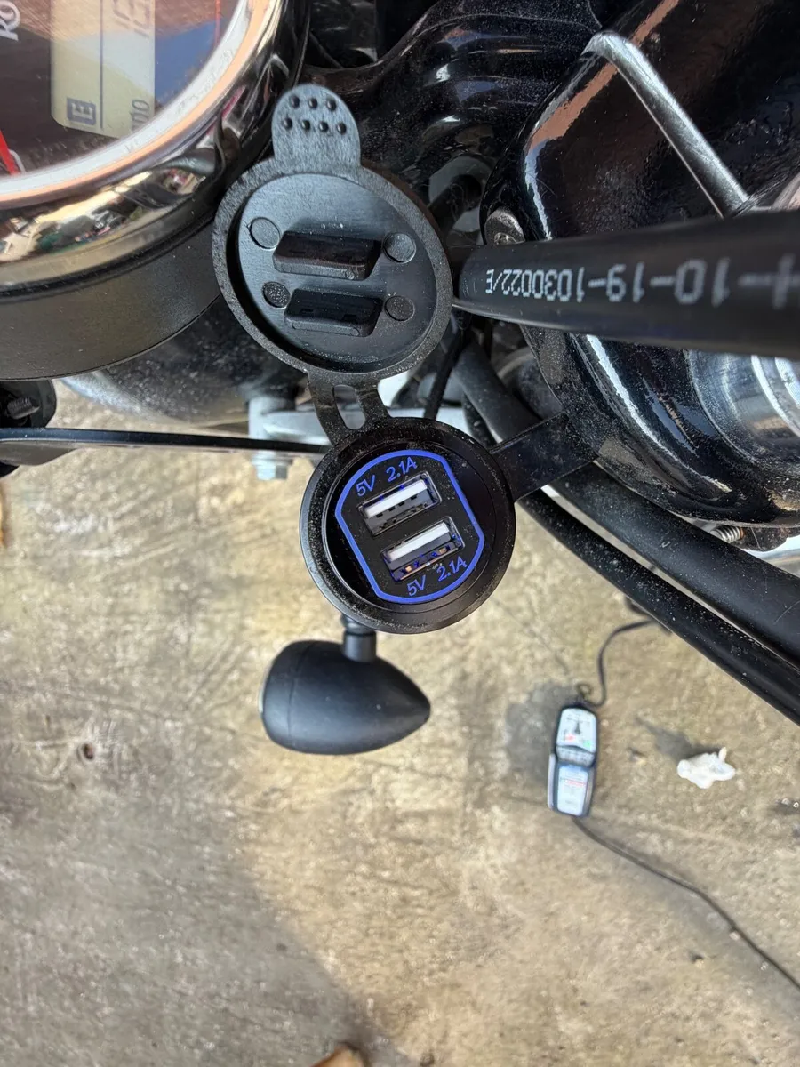 ROYAL ENFIELD Interceptor 650 - Image 3