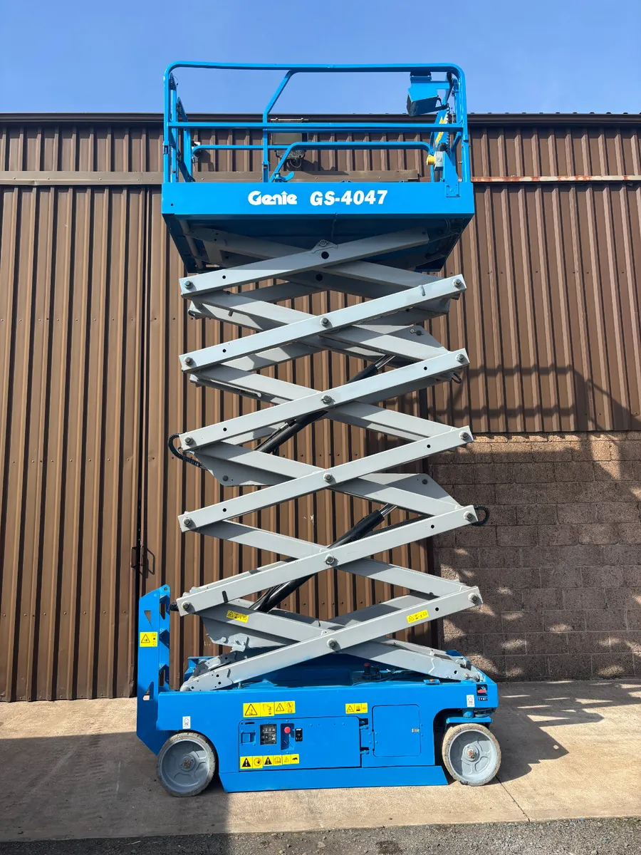 2016 Genie GS-4047 Scissor Lift - Image 4