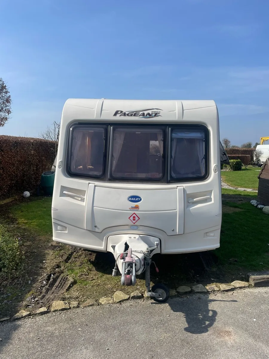 caravan Bailey Pageant 5 - Image 2