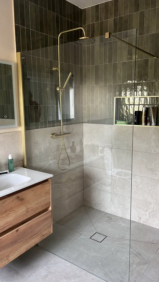 1200 shower screen - Image 1