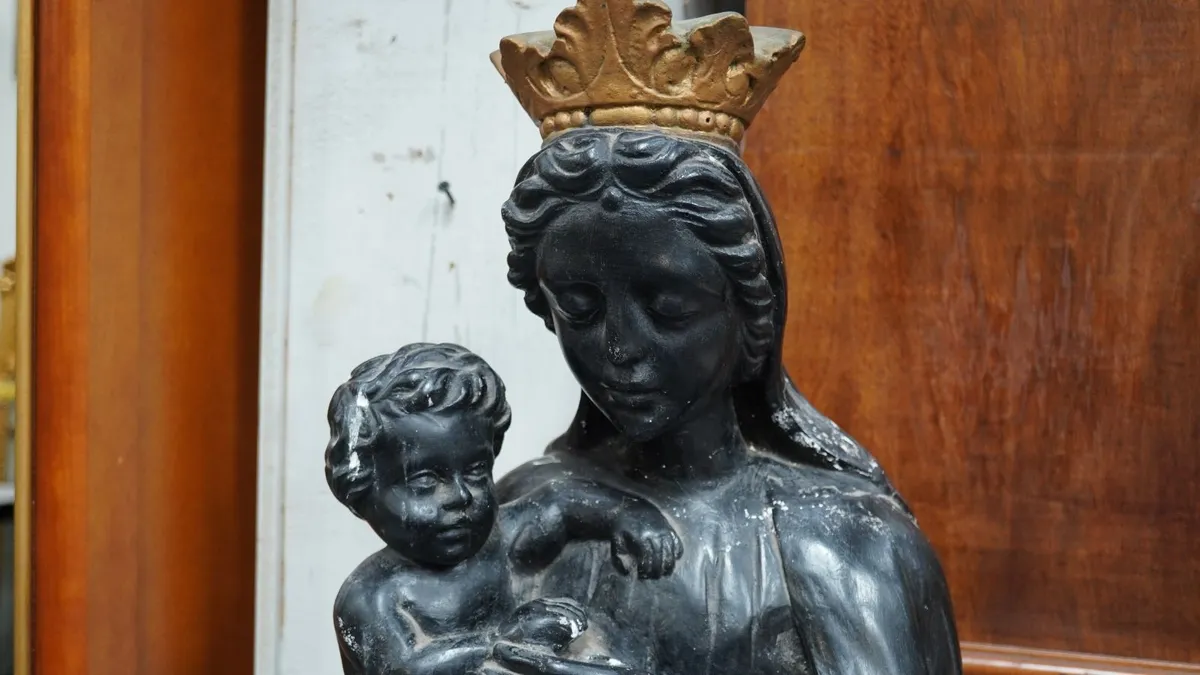 Madonna and Child Statue - Image 4