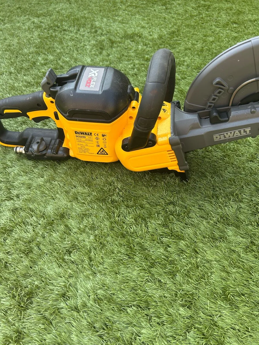 Dewalt Battery Operated Consaw - Image 1