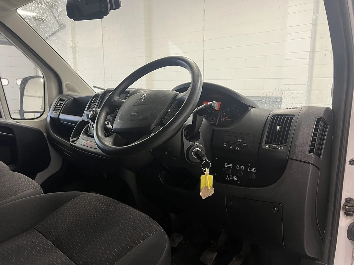 2023 Peugeot Boxer Dropside Van - Image 3