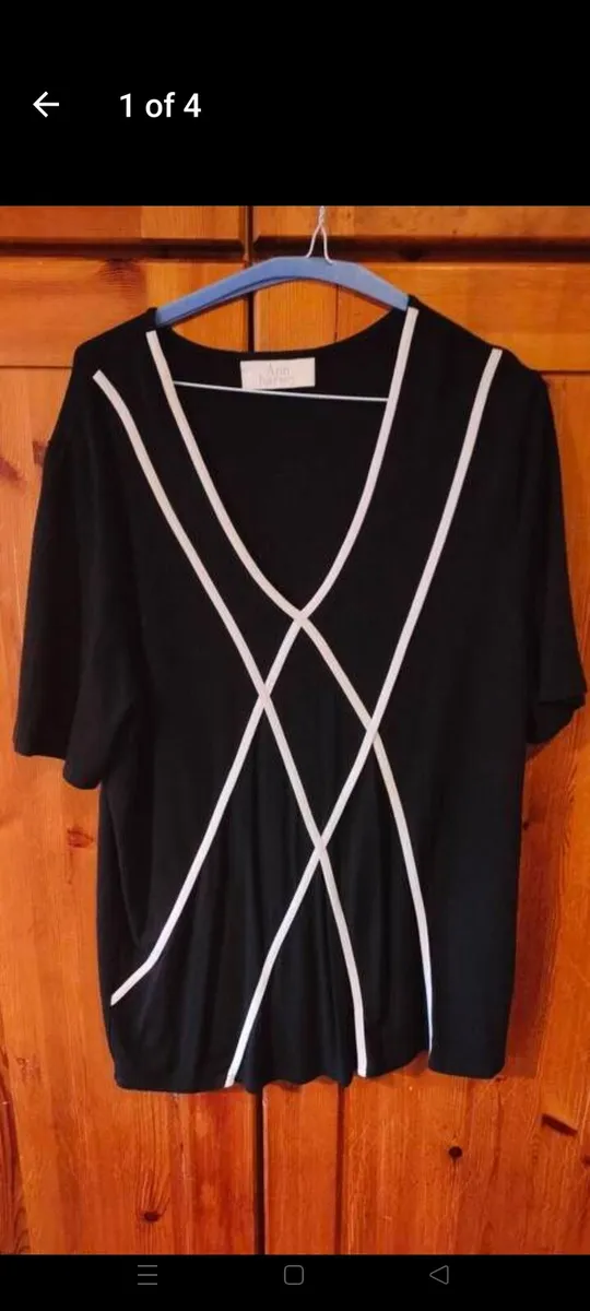 Ladies Ann Harvey black and white top.
Size 18. Le - Image 1