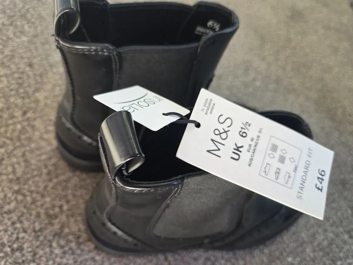 Black brogue style chelsea boots size 6.5 - Image 4