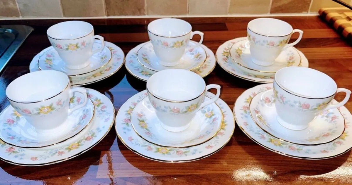 Vintage Mayfair fine bone china tea set - Image 4