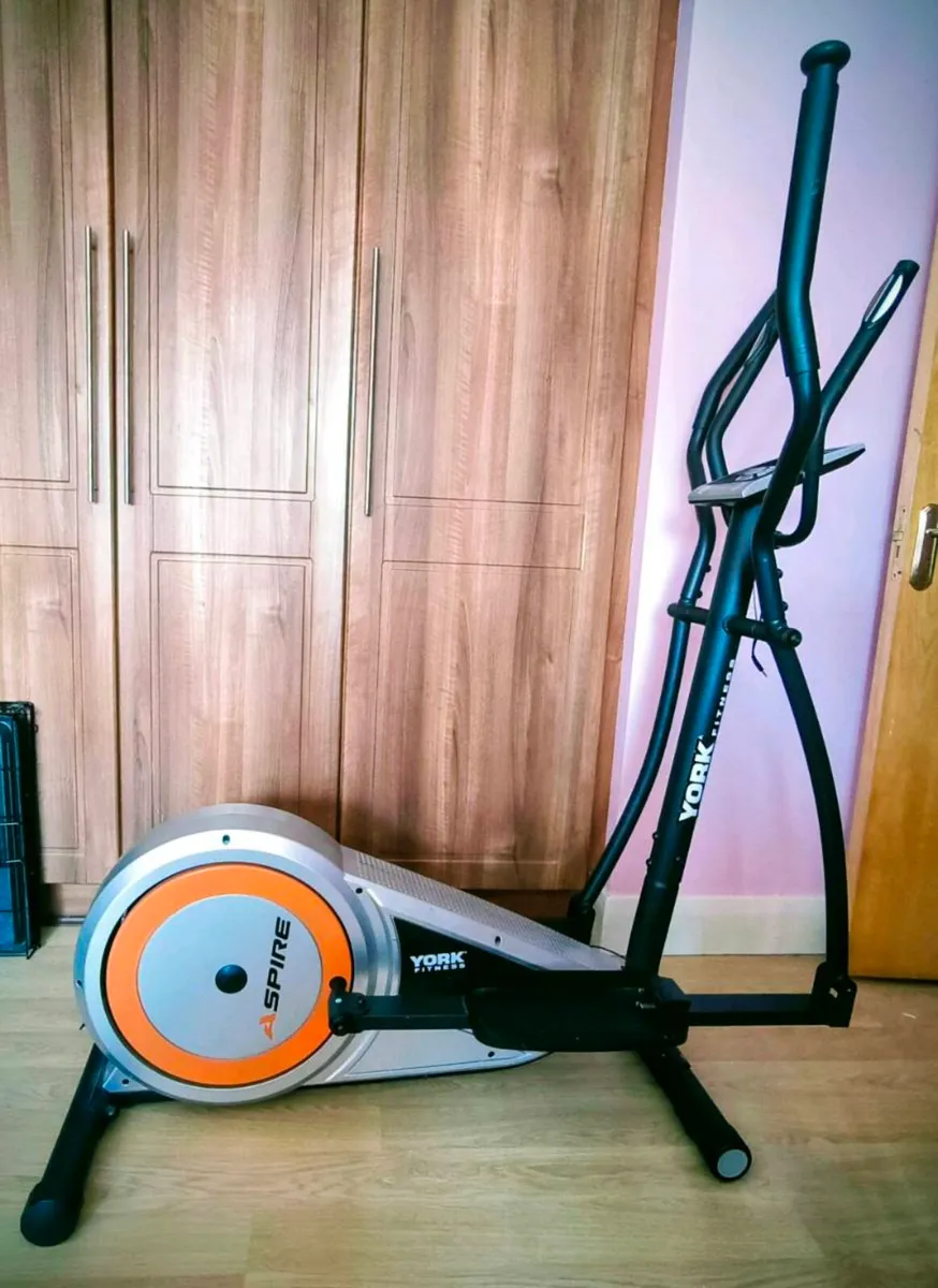 Cross trainer - Image 1