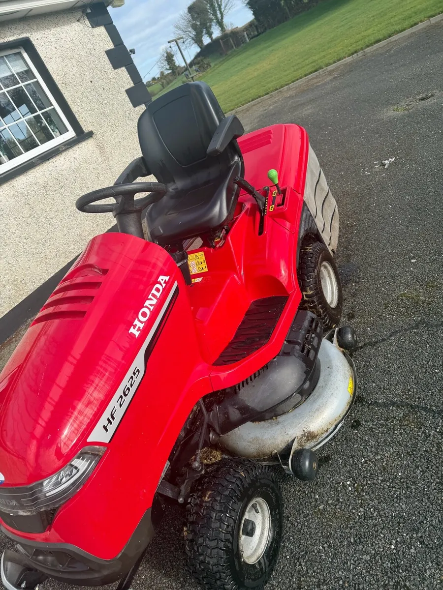 Honda HF2625 Ride On Tractor Lawn Mower - Image 2