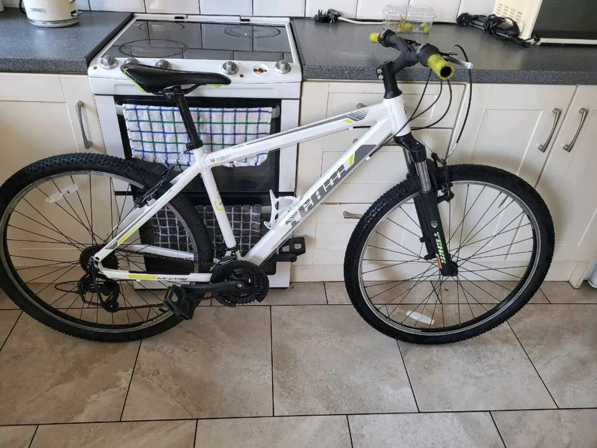 Mountain bike - Image 1