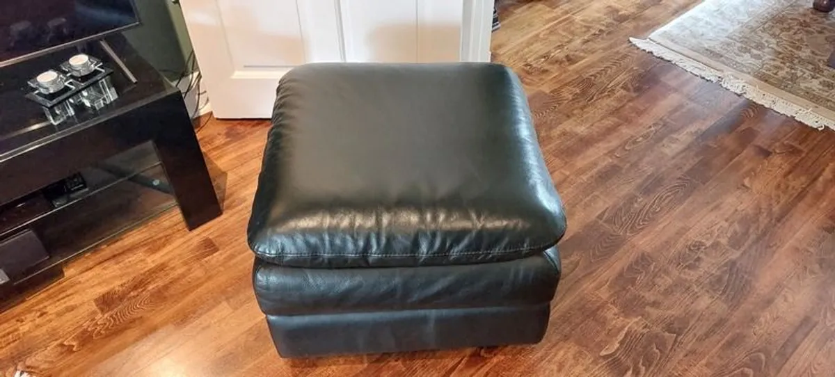 Soft Leather Suite & Ottoman - Image 3