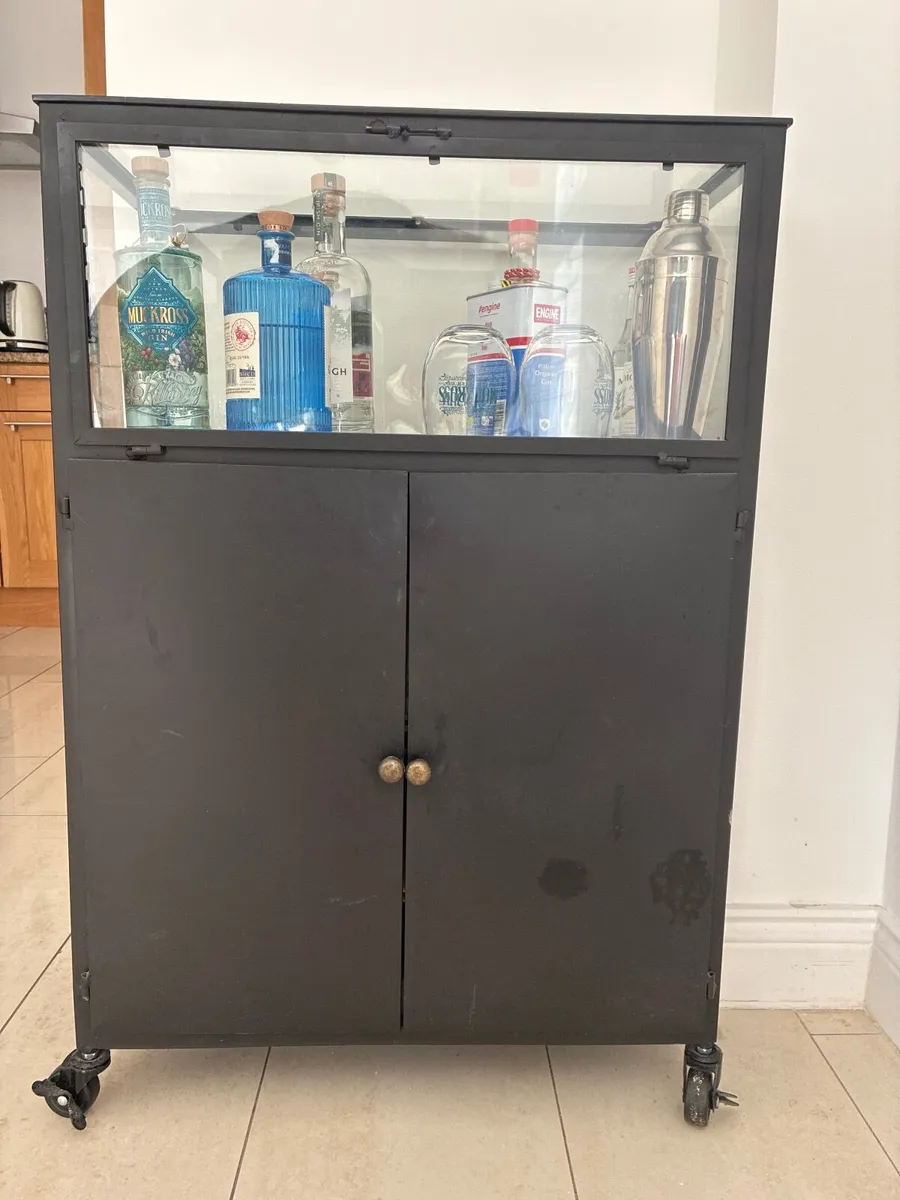 Drinks cabinet - Image 1