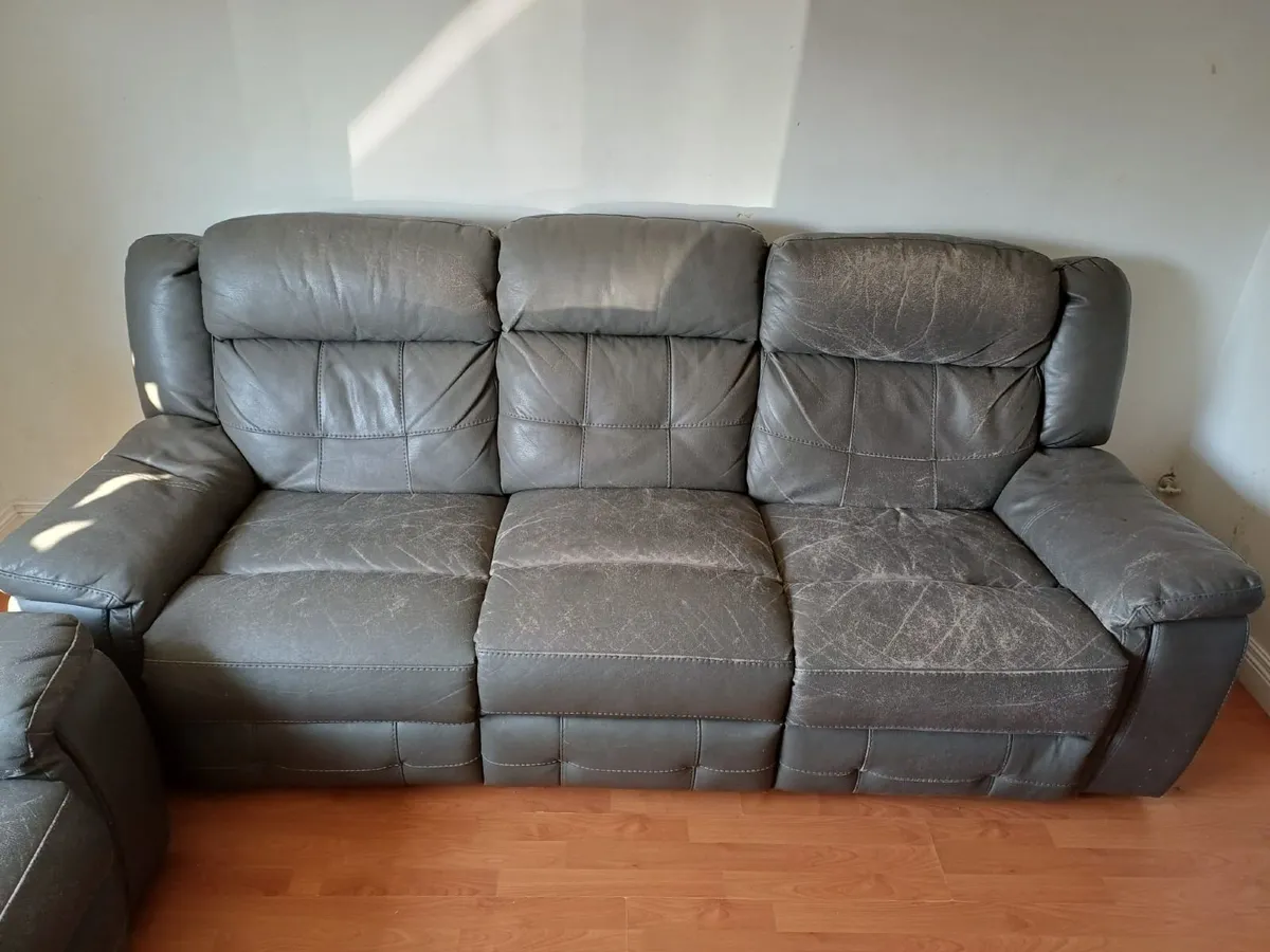 Leather suite - Image 1