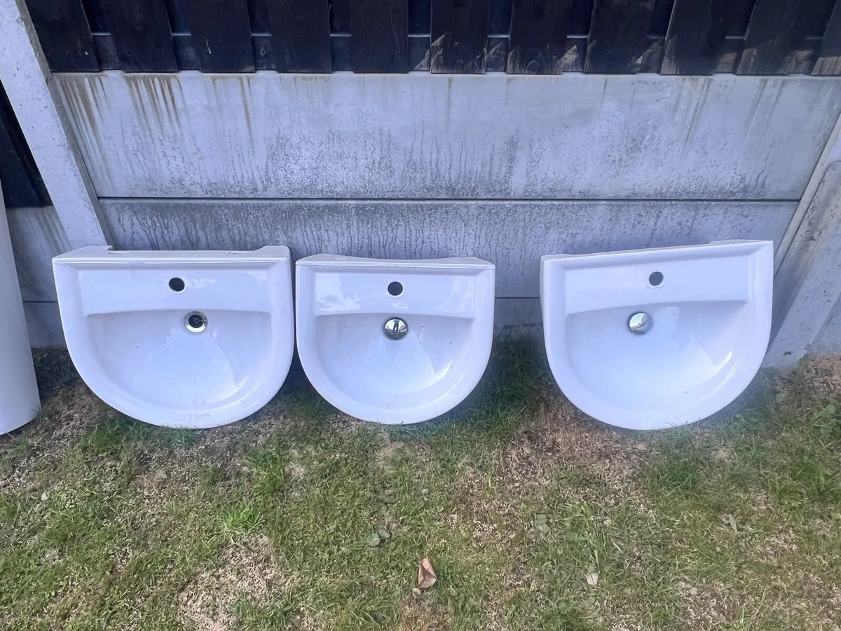 Pedestal Sinks - Image 2