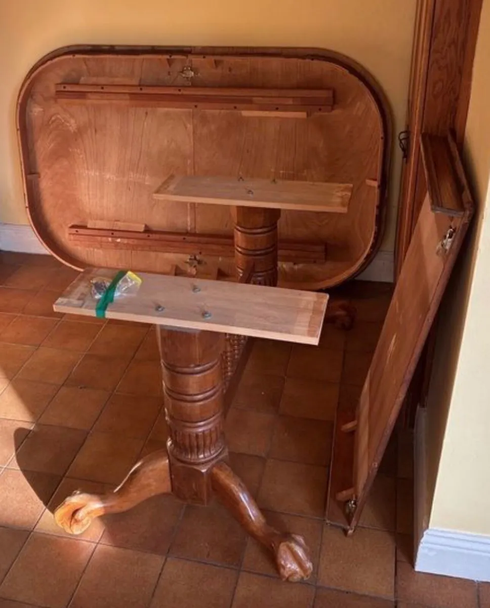 Solid timber extendable dining table - Image 2