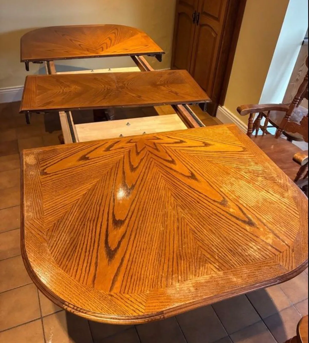 Solid timber extendable dining table - Image 3