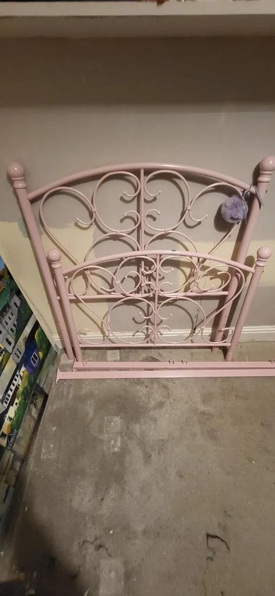 Girls bed frame - Image 3