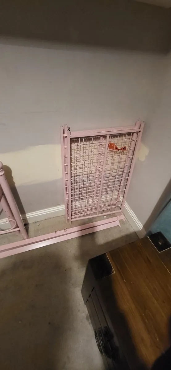 Girls bed frame - Image 1