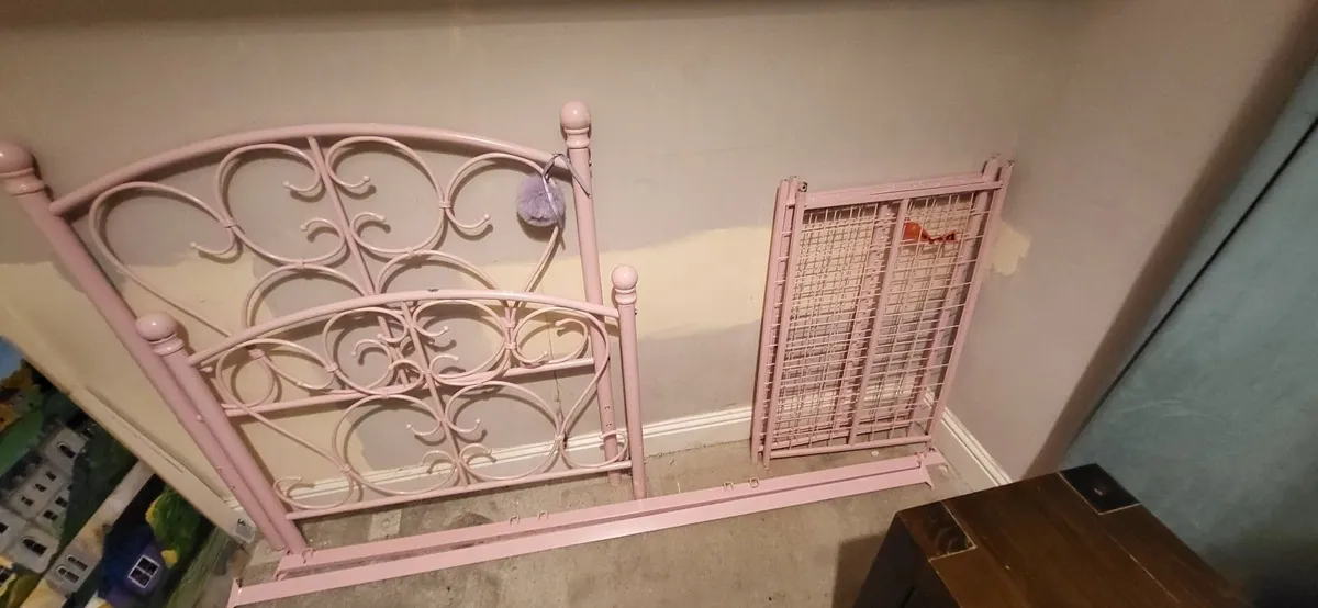 Girls bed frame - Image 2