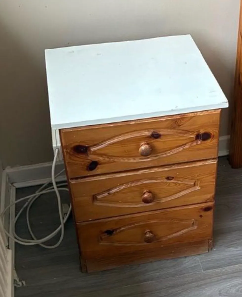 Pine 3 drawer locket and extension socket