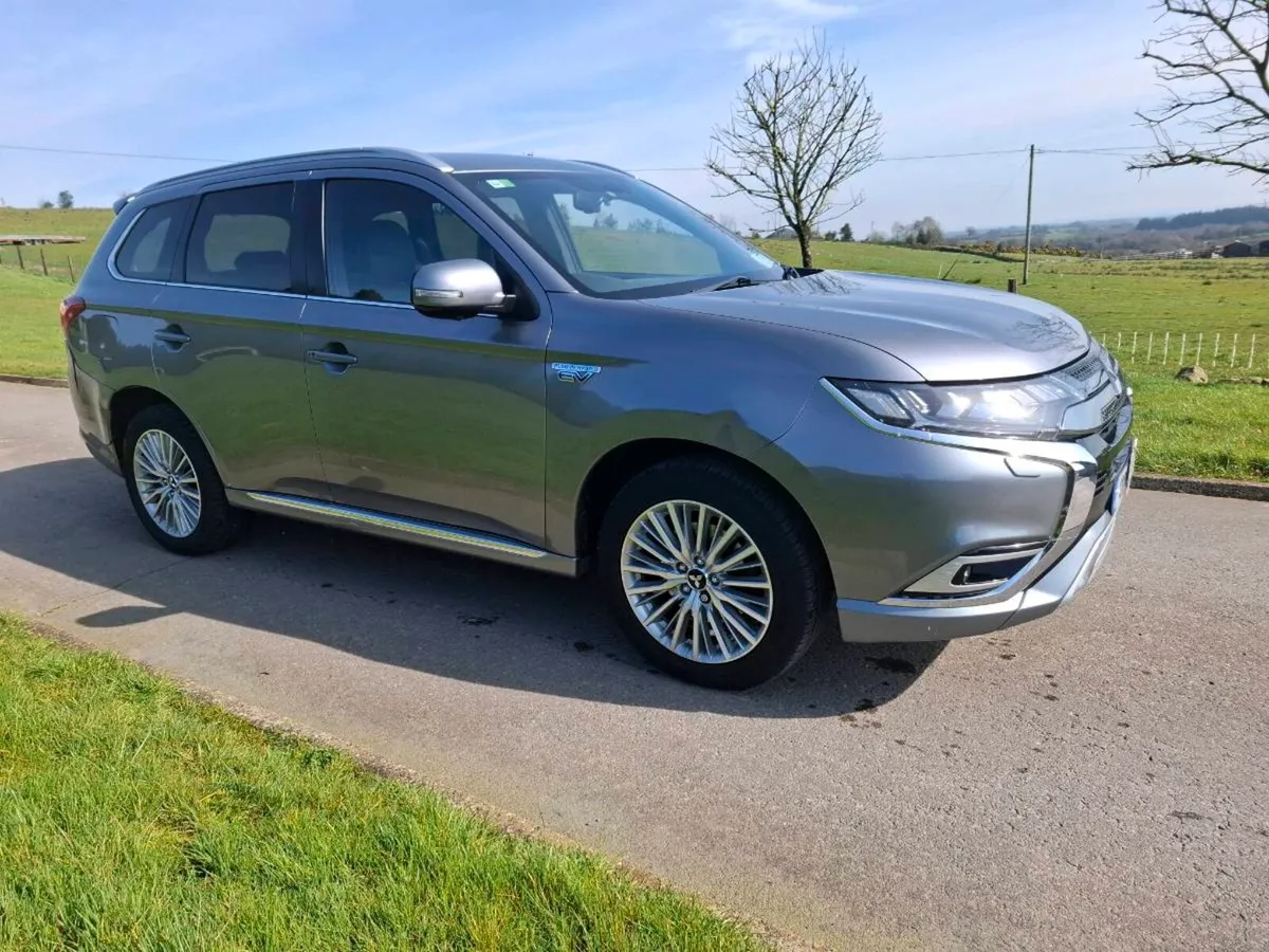 2018 Mitsubishi Outlander Plug In Hybrid Immaculat - Image 1