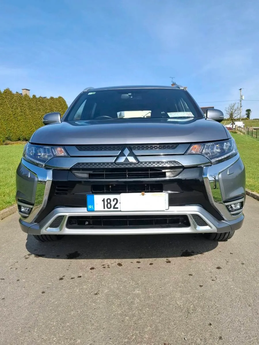2018 Mitsubishi Outlander Plug In Hybrid Immaculat - Image 2