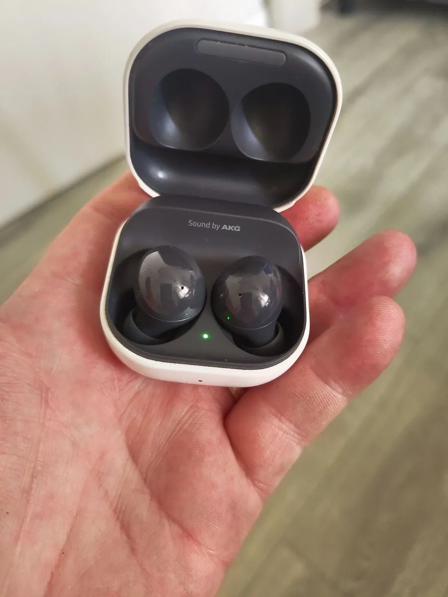 Genuine Samsung galaxy  Pro 2 Earpods - Image 1