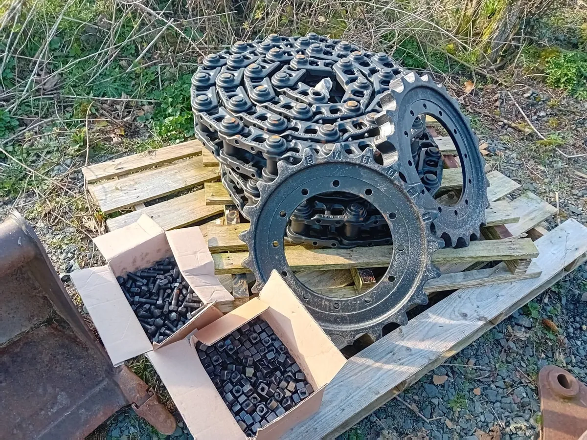 Ex60-1 chains and sprockets - Image 1