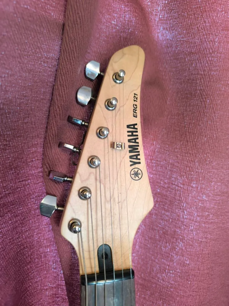 Electric Guitar - Yamaha ERG 121 - Image 3